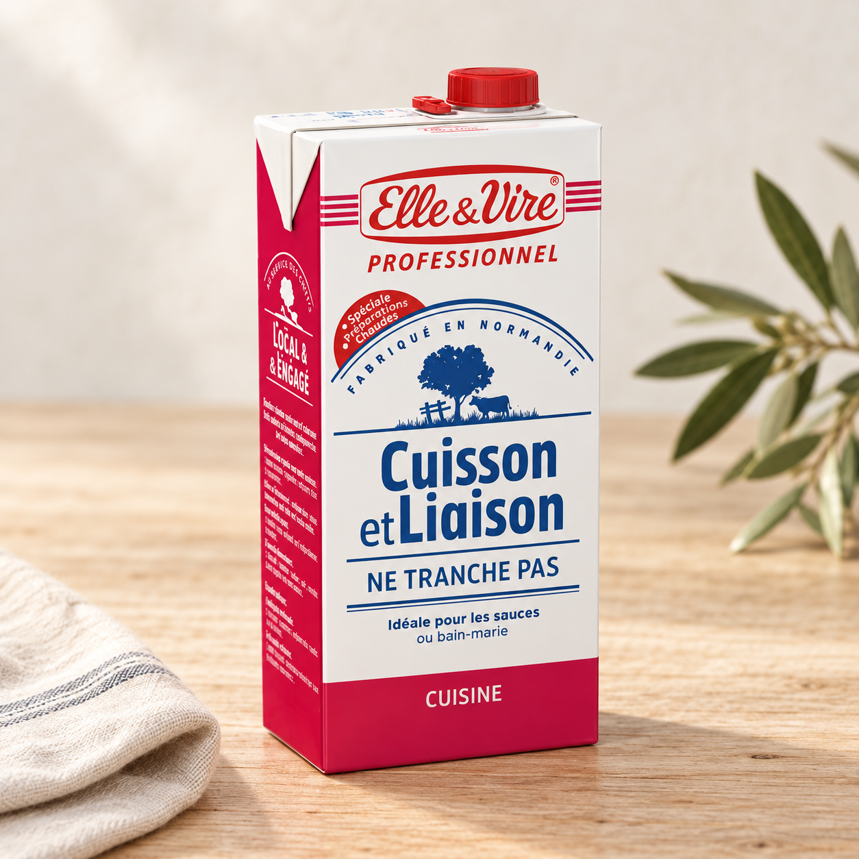 Crème légère liquide stérilisée U.H.T. spécial cuisson et liaison ELLE & VIRE Professionnel 1L